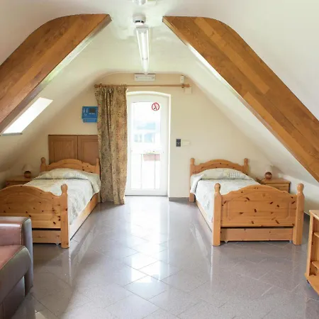 Spacious And Well Cared-for House With A Panoramic View, Sauna And A Summer Pool Apartamento Chevron
